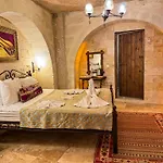 Nomads Cave & Rooftop Hotel