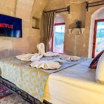 Nomads Cave & Rooftop Hotel