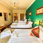 Nomads Cave & Rooftop 3*