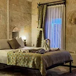 Nomads Cave & Rooftop Hotel