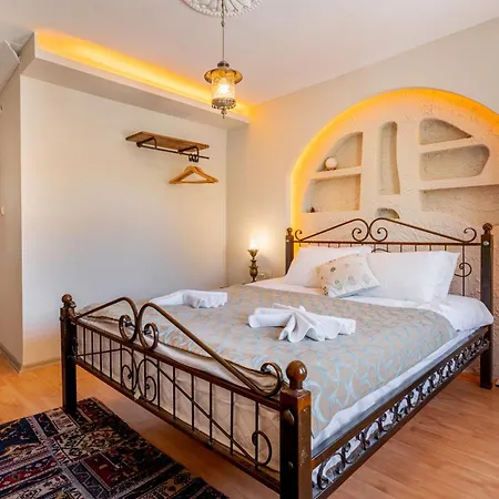 Nomads Cave & Rooftop Hotel 2*