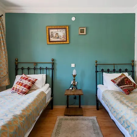 Nomads Cave & Rooftop