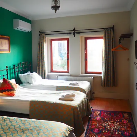 Hotel Nomads Cave & Rooftop 2*