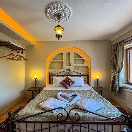 Nomads Cave & Rooftop Отель Гореме