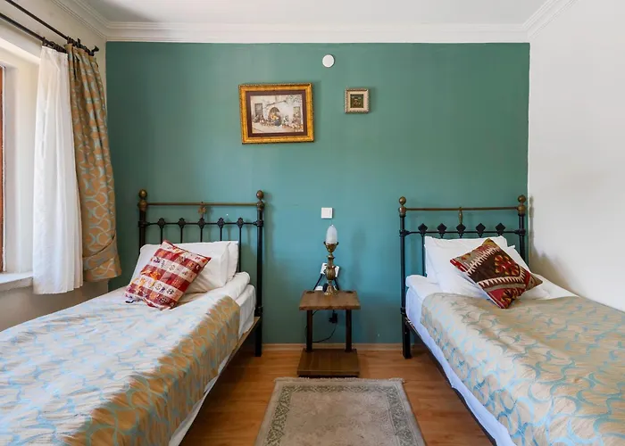 Nomads Cave & Rooftop