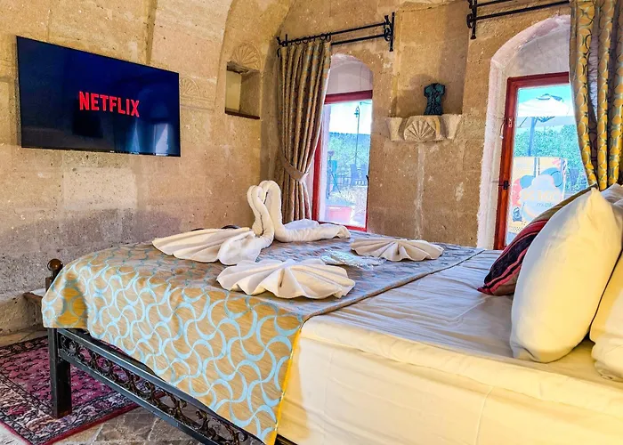 Nomads Cave & Rooftop Hotel