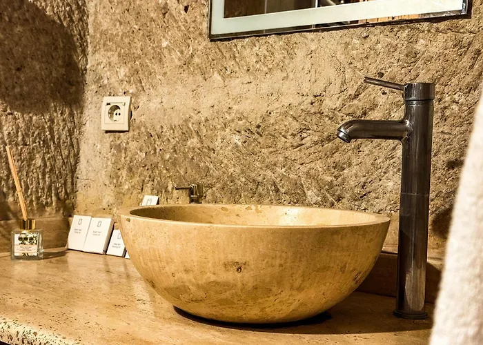 Nomads Cave & Rooftop