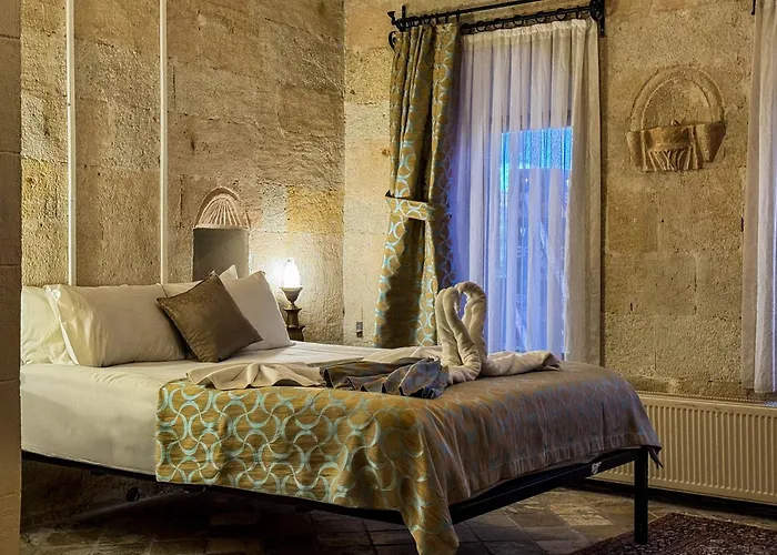 Nomads Cave & Rooftop Hotel