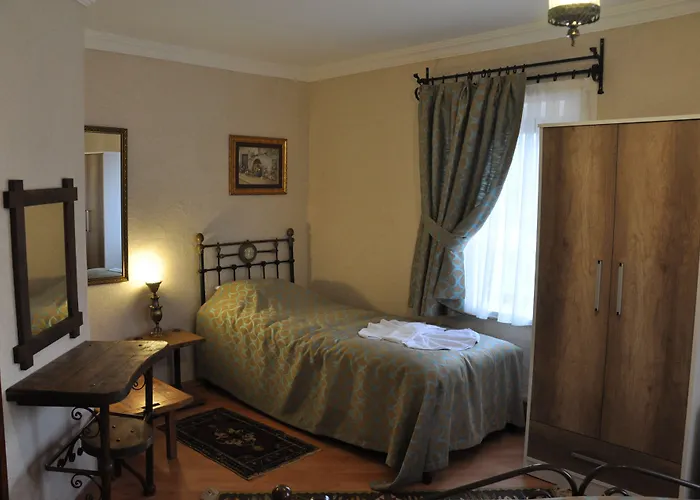 Nomads Cave & Rooftop 3*